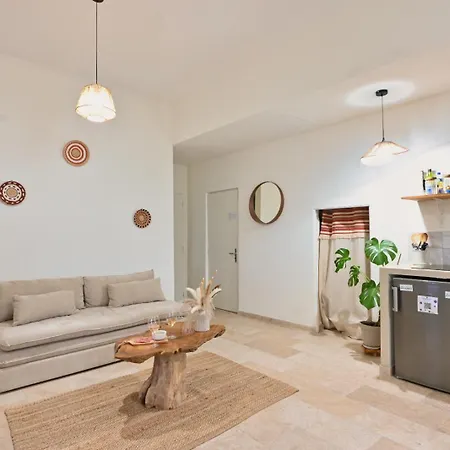 La Nimoise T2 Avec Climatisation Et Netflix Centre Daire