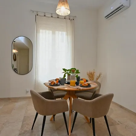 La Nimoise T2 Avec Climatisation Et Netflix Centre