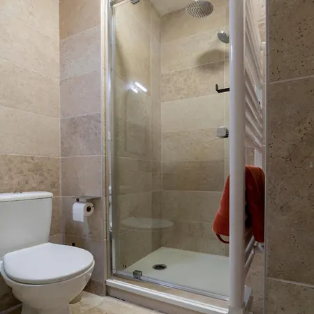 La Nimoise T2 Avec Climatisation Et Netflix Centre نيم